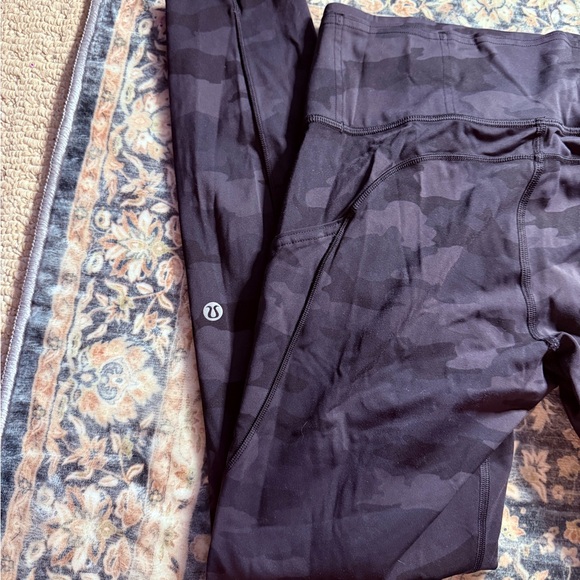 lululemon athletica Dark Camo Leggings - Picture 2 of 3